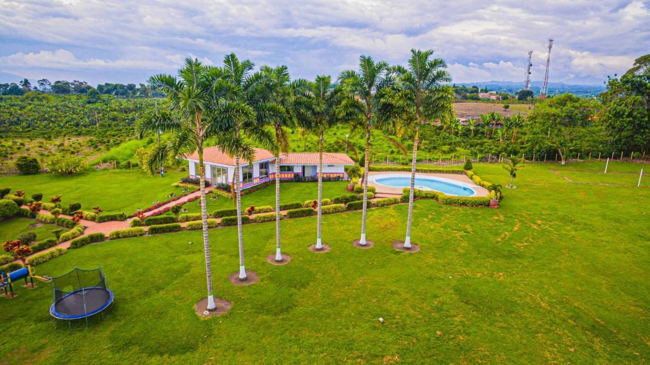 Hotel Arrayanes Del Quindio モンテネグロ エクステリア 写真