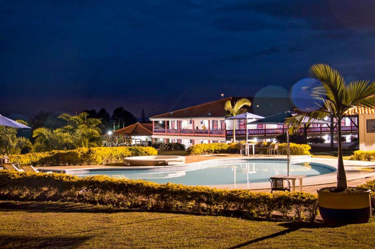 Hotel Arrayanes Del Quindio モンテネグロ エクステリア 写真