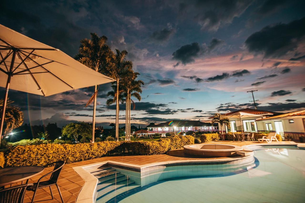 Hotel Arrayanes Del Quindio モンテネグロ エクステリア 写真