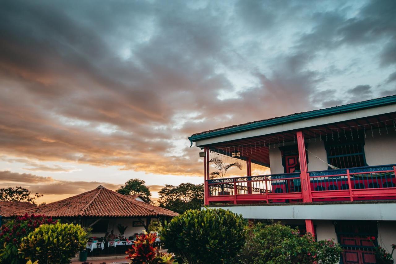 Hotel Arrayanes Del Quindio モンテネグロ エクステリア 写真