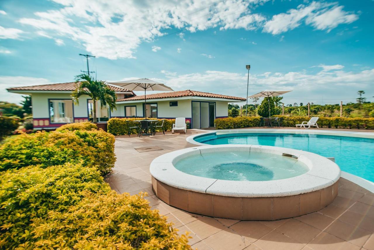 Hotel Arrayanes Del Quindio モンテネグロ エクステリア 写真