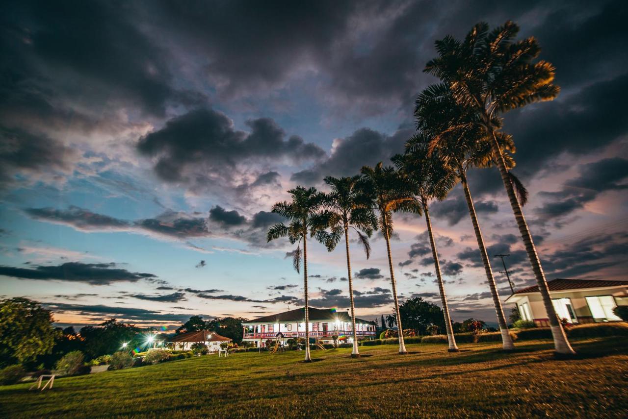 Hotel Arrayanes Del Quindio モンテネグロ エクステリア 写真