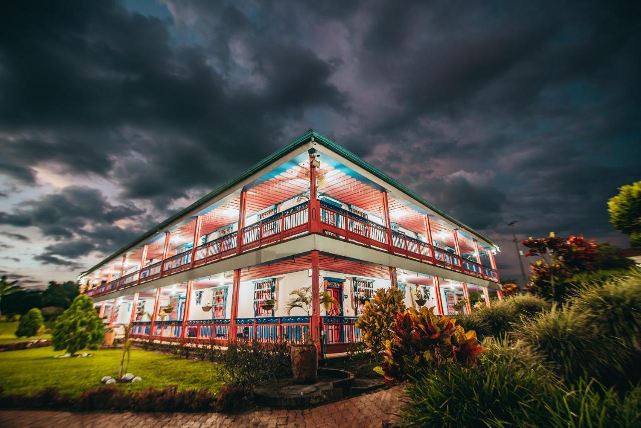 Hotel Arrayanes Del Quindio モンテネグロ エクステリア 写真