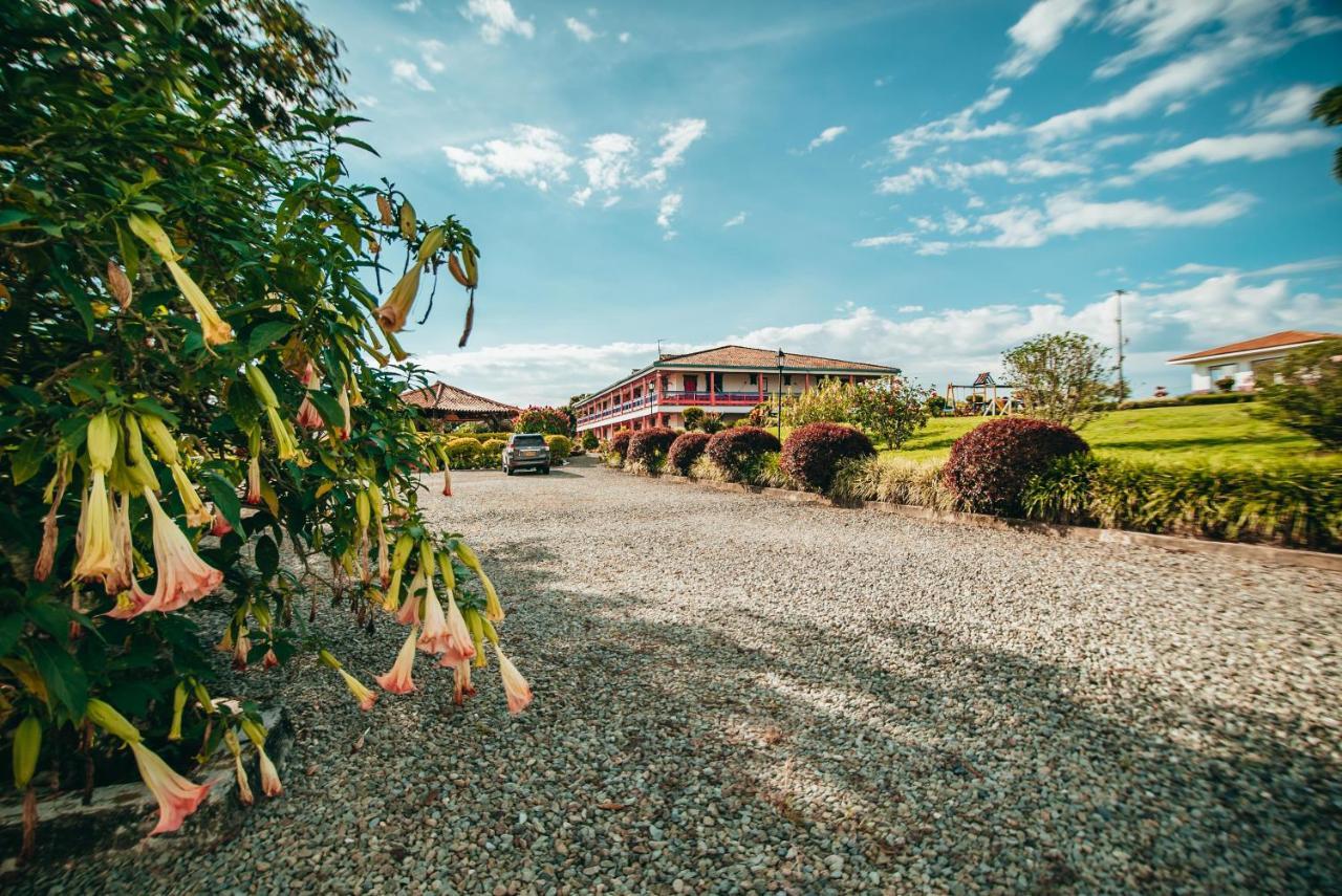 Hotel Arrayanes Del Quindio モンテネグロ エクステリア 写真