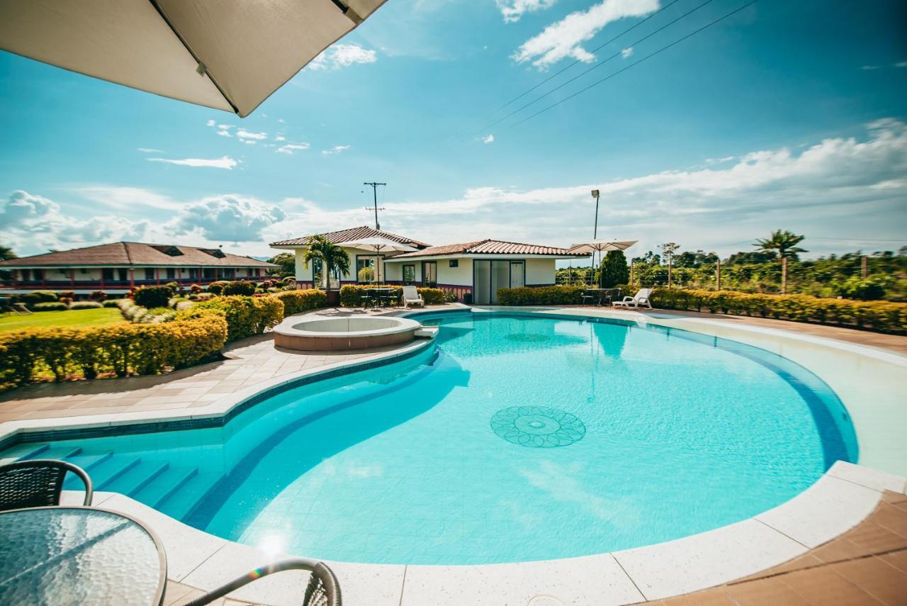Hotel Arrayanes Del Quindio モンテネグロ エクステリア 写真