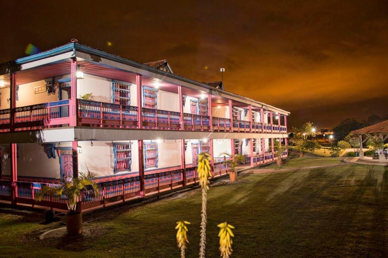 Hotel Arrayanes Del Quindio モンテネグロ エクステリア 写真