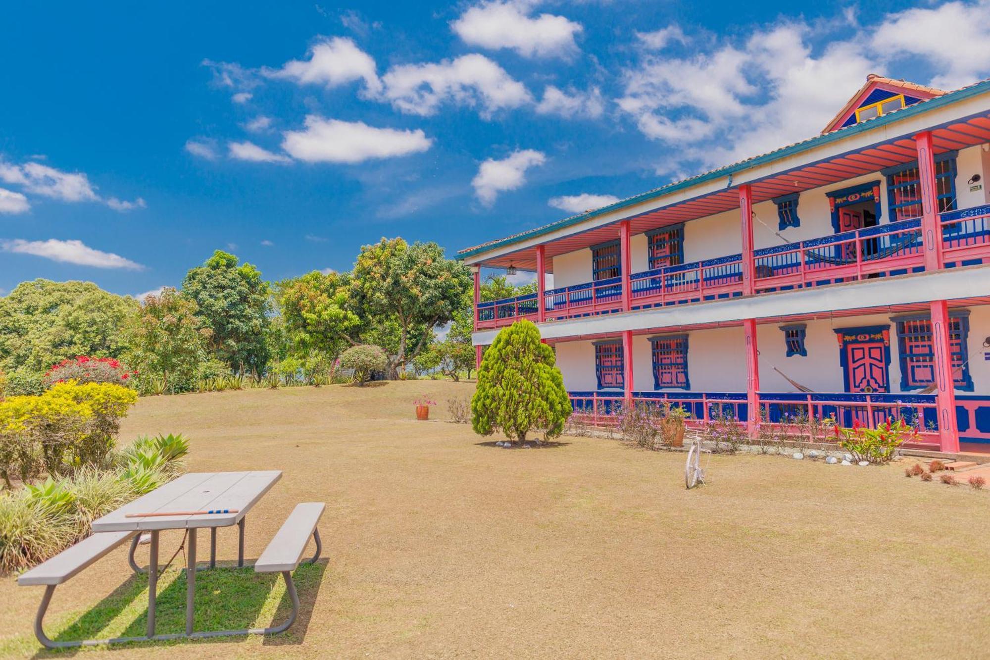 Hotel Arrayanes Del Quindio モンテネグロ エクステリア 写真