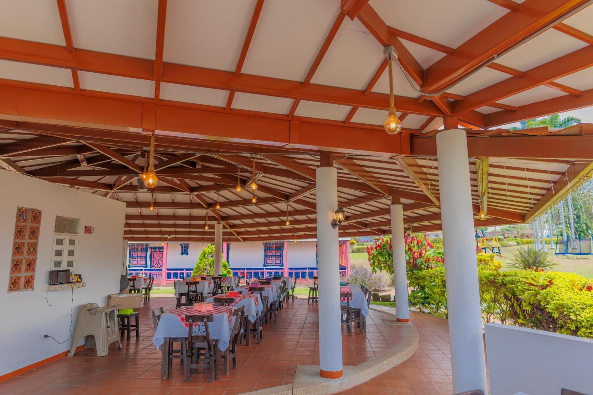 Hotel Arrayanes Del Quindio モンテネグロ エクステリア 写真