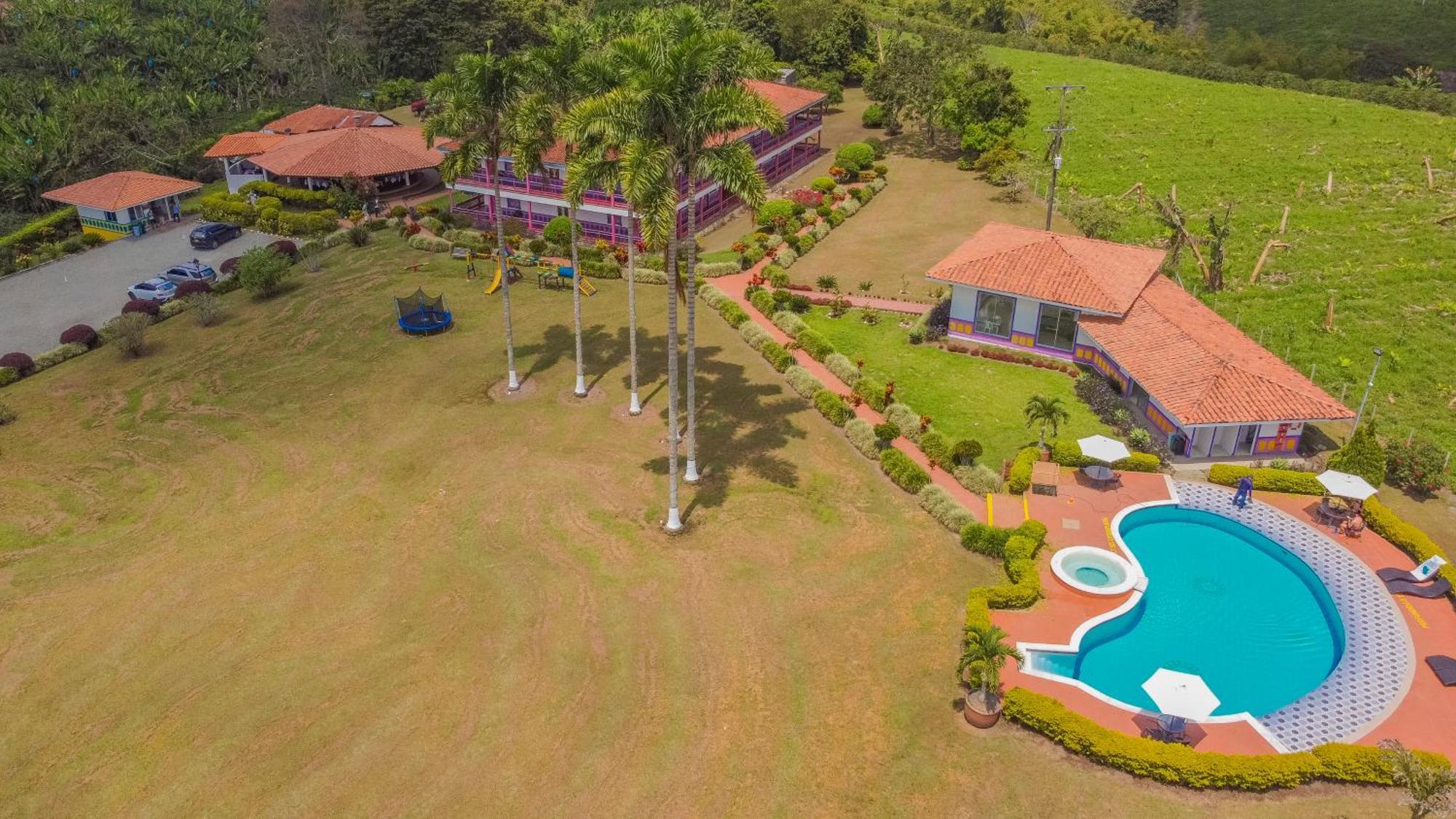 Hotel Arrayanes Del Quindio モンテネグロ エクステリア 写真