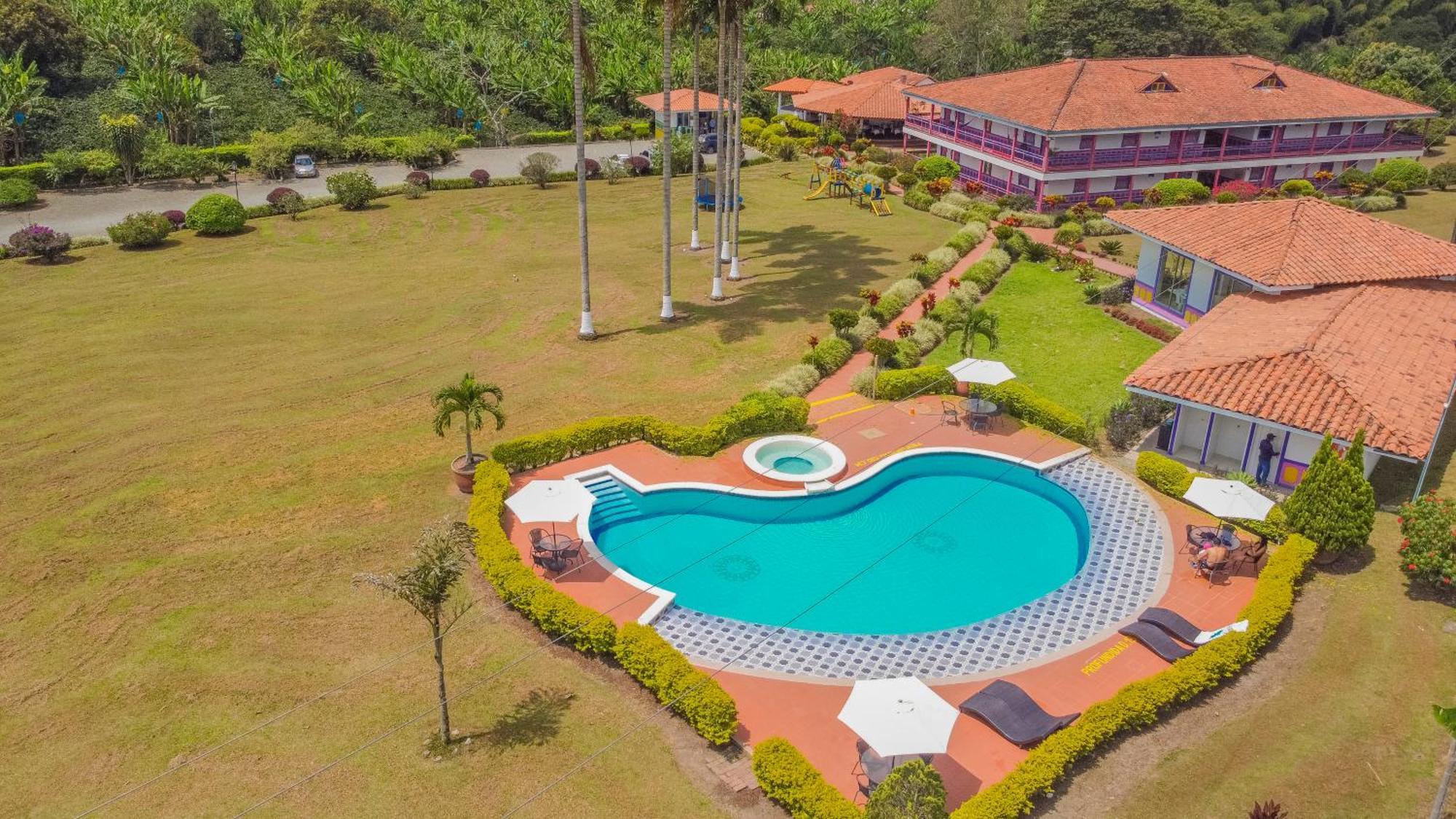 Hotel Arrayanes Del Quindio モンテネグロ エクステリア 写真