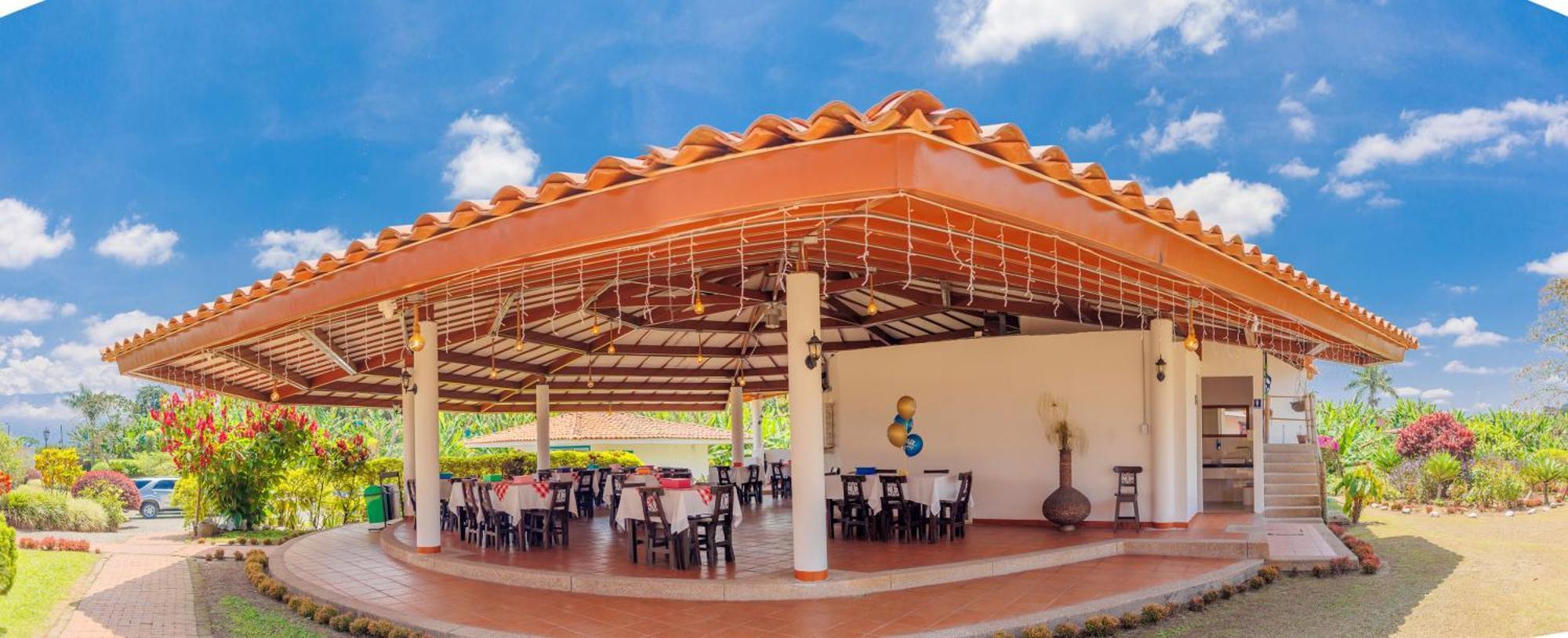 Hotel Arrayanes Del Quindio モンテネグロ エクステリア 写真